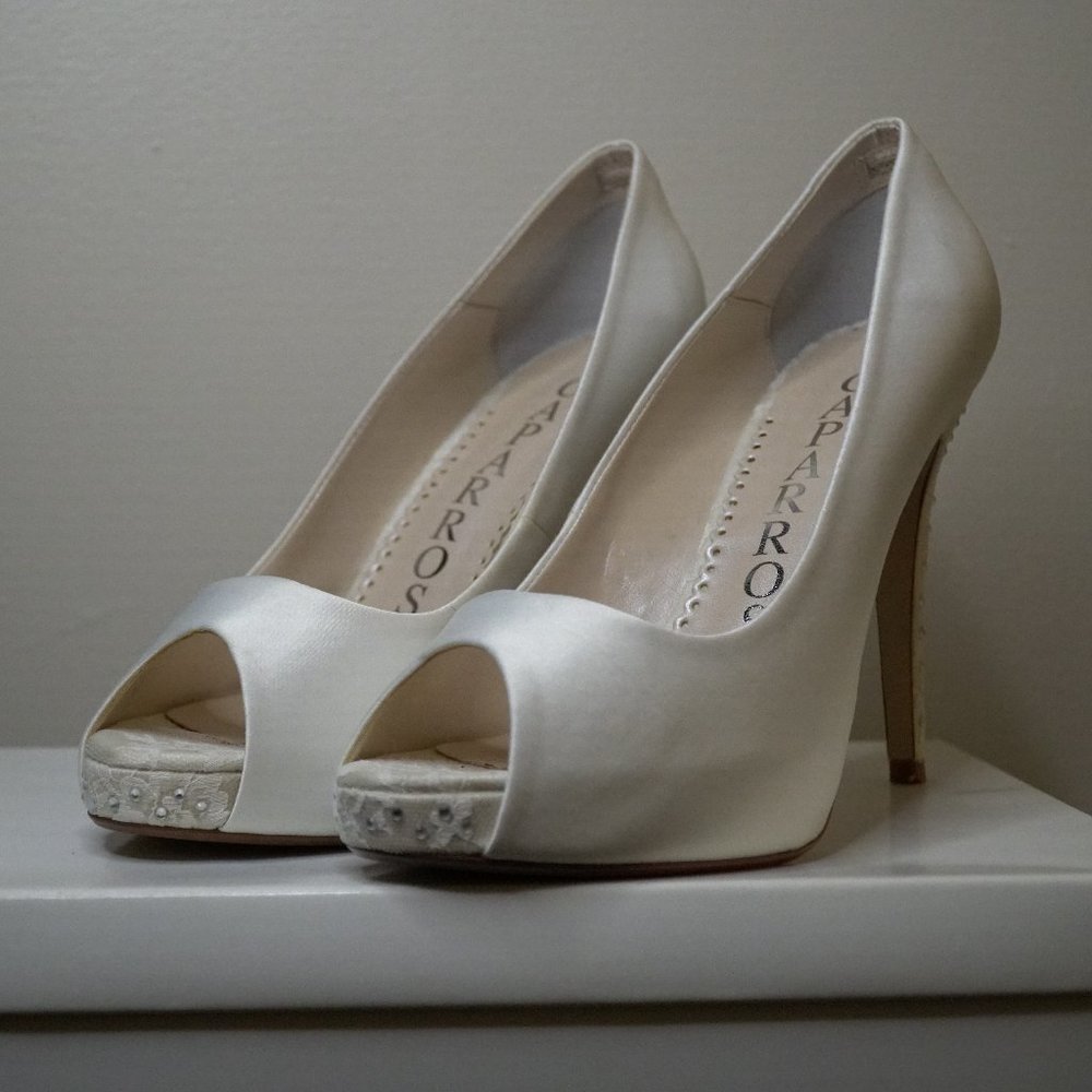 Caparros Satin White Pumps Rhinestone Detail High Heels Size 10
